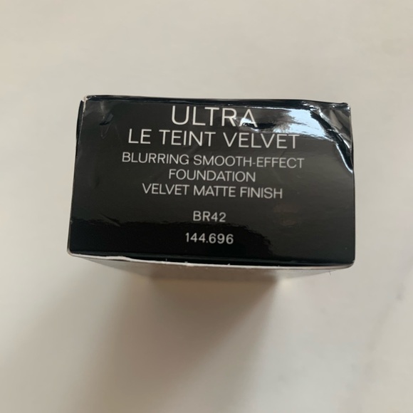 NIB Chanel Le Tient Velvet Blurring Smooth Effect Foundation - BR42 - Picture 3 of 8